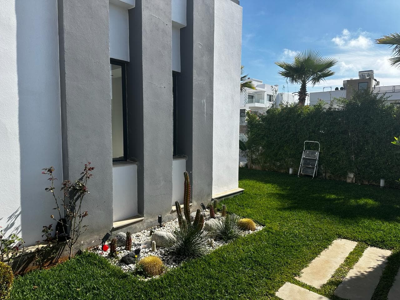 Vente d’une villa 3 FACADES de 380 m² - GOLF (KENITRA) - 1