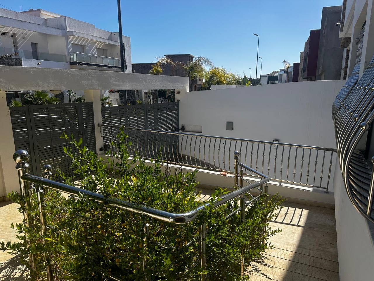 Vente d’une Villa jumelée de 270m² avec jardin, garage et terrasse  - GOLF (KENITRA) - 1